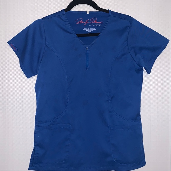 Scrub top with pockets - Picture 1 of 3